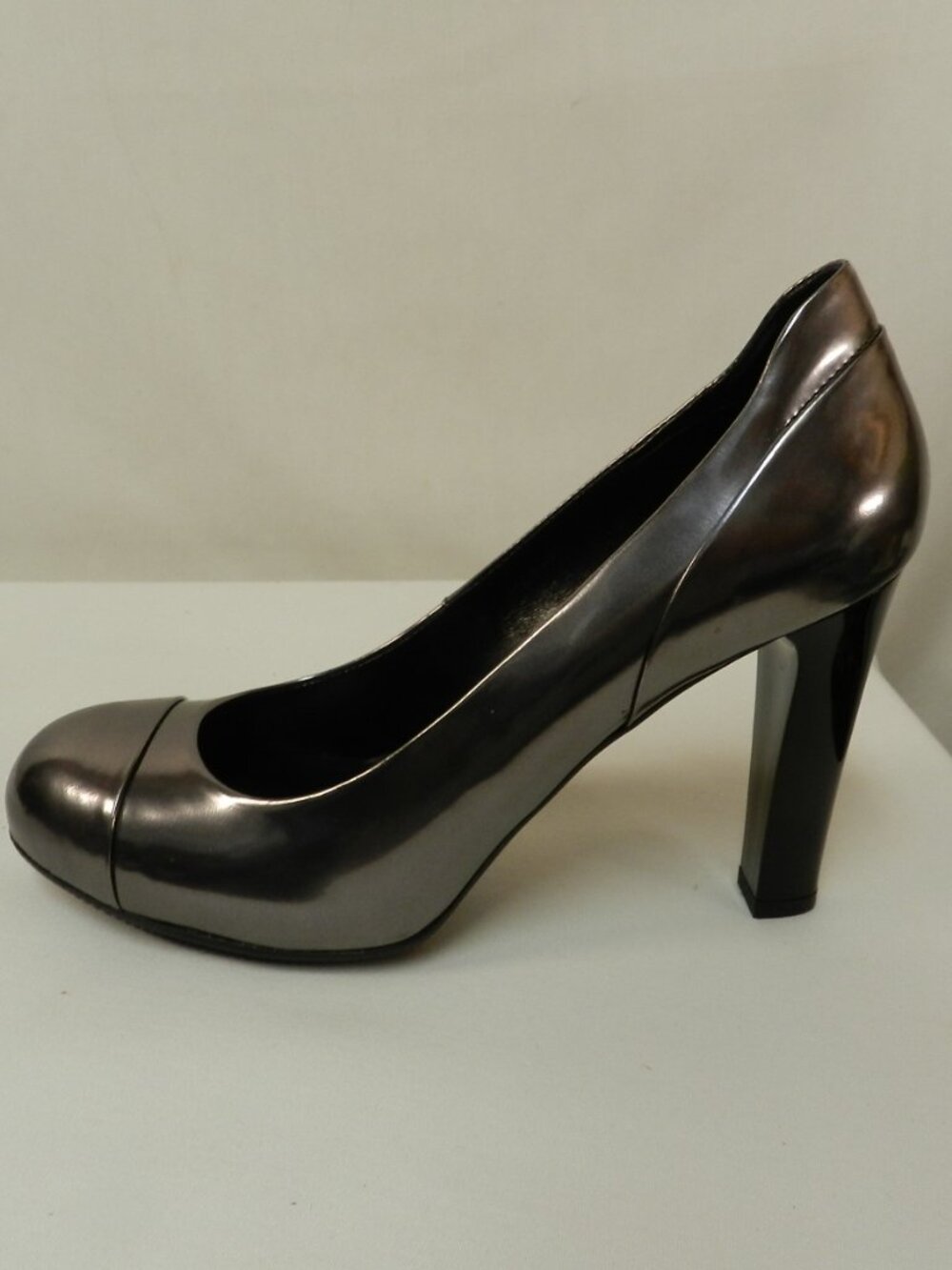 Hogan Italy Leather pumps heels metallic silver Cap Toe Italy Size 37.5 US 7.5